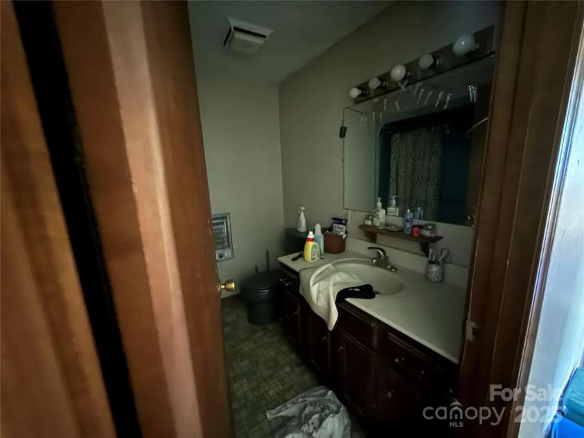 1278 Dry Pond Road, Marshall, NC 28753.  MLS# CAR4265007, YatesRealty ID 20403. 