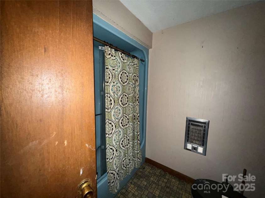 1278 Dry Pond Road, Marshall, NC 28753.  MLS# CAR4265007, YatesRealty ID 20403. 