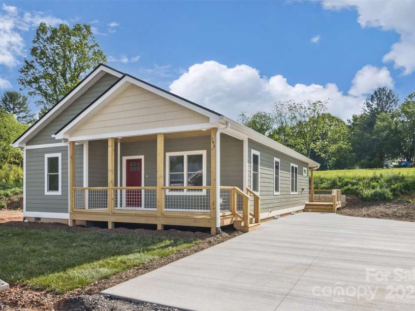 144 Peyton Elaine Road, Clyde, NC 28721.  MLS# CAR4256715, YatesRealty ID 20404. 