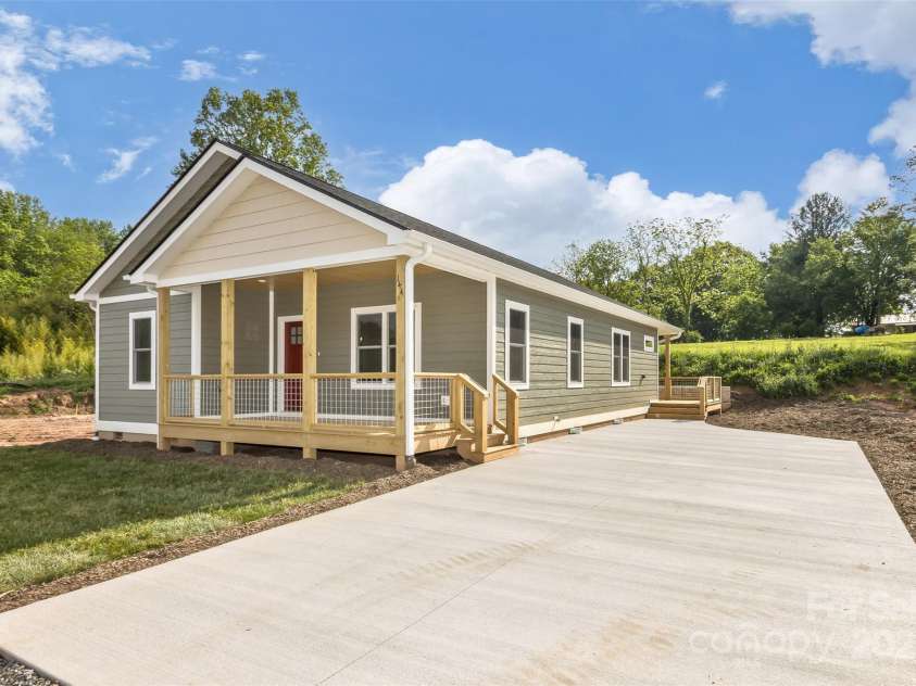 144 Peyton Elaine Road, Clyde, NC 28721.  MLS# CAR4256715, YatesRealty ID 20404. 