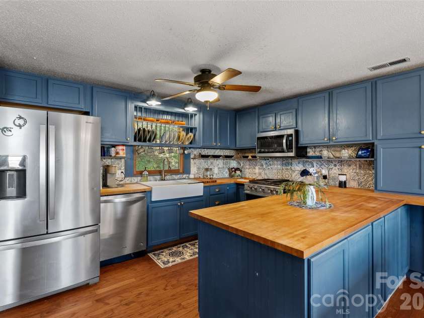343 Chestnut Village Lane, Mars Hill, NC 28754.  MLS# CAR4366184, YatesRealty ID 20404. 