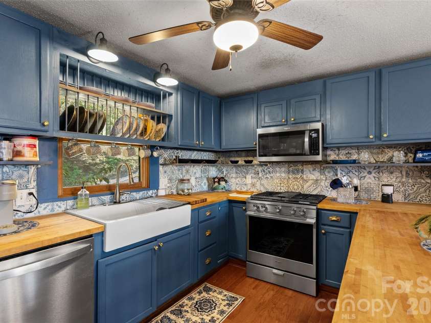 343 Chestnut Village Lane, Mars Hill, NC 28754.  MLS# CAR4366184, YatesRealty ID 20404. 