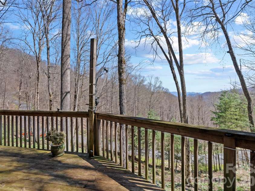 343 Chestnut Village Lane, Mars Hill, NC 28754.  MLS# CAR4366184, YatesRealty ID 20404. 