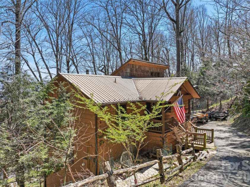 343 Chestnut Village Lane, Mars Hill, NC 28754.  MLS# CAR4366184, YatesRealty ID 20404. 