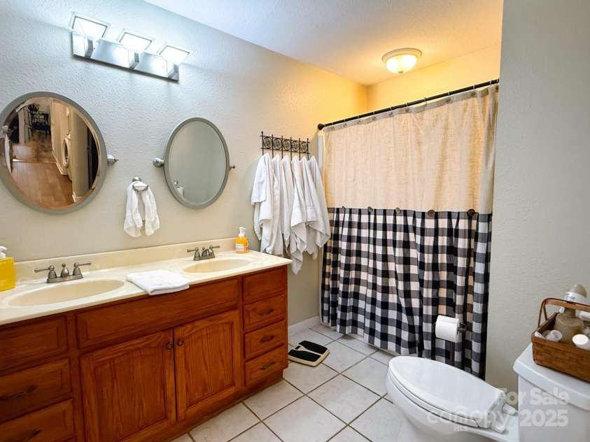 130 Kankel Drive, Rutherfordton, NC 28139.  MLS# CAR4296904, YatesRealty ID 20406. 2nd bathroom
