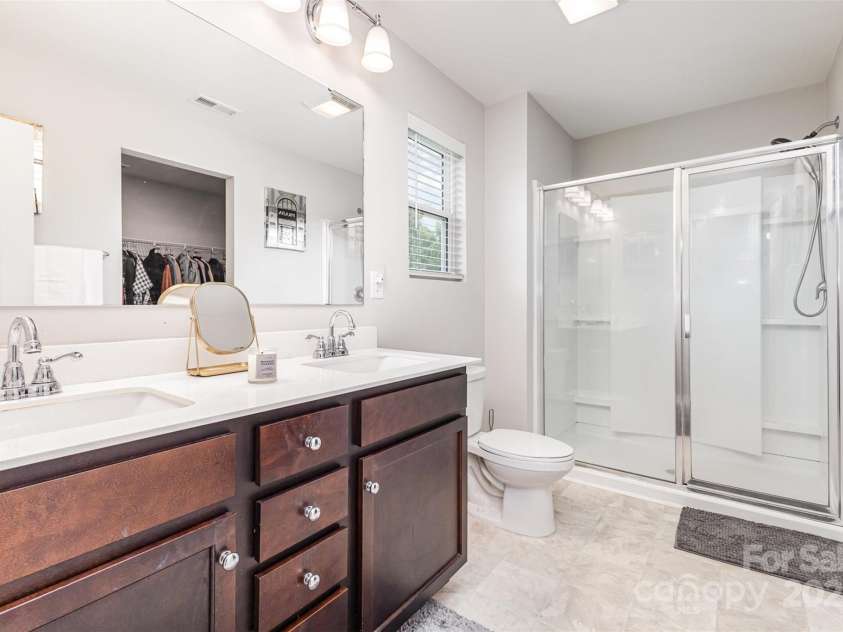 1117 Laurel Woods Drive, Gastonia, NC 28052.  MLS# CAR4270021, YatesRealty ID 20408. Large primary bath