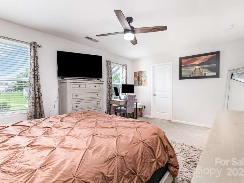 1117 Laurel Woods Drive, Gastonia, NC 28052.  MLS# CAR4270021, YatesRealty ID 20408. View into primary bath