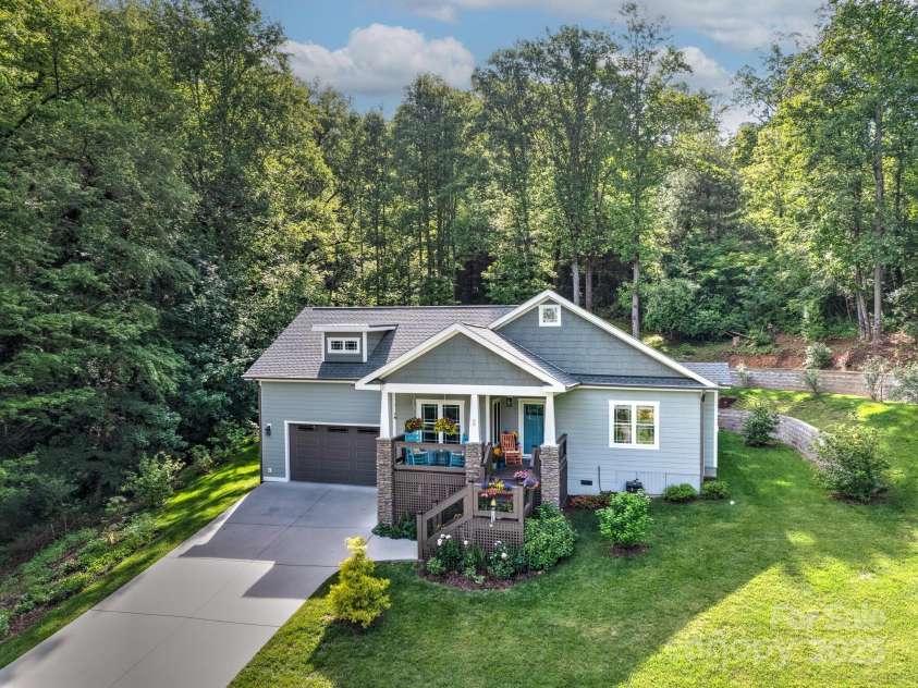 26 Addison Fisher Way, Asheville, NC 28805.  MLS# CAR4262928, YatesRealty ID 20409. 