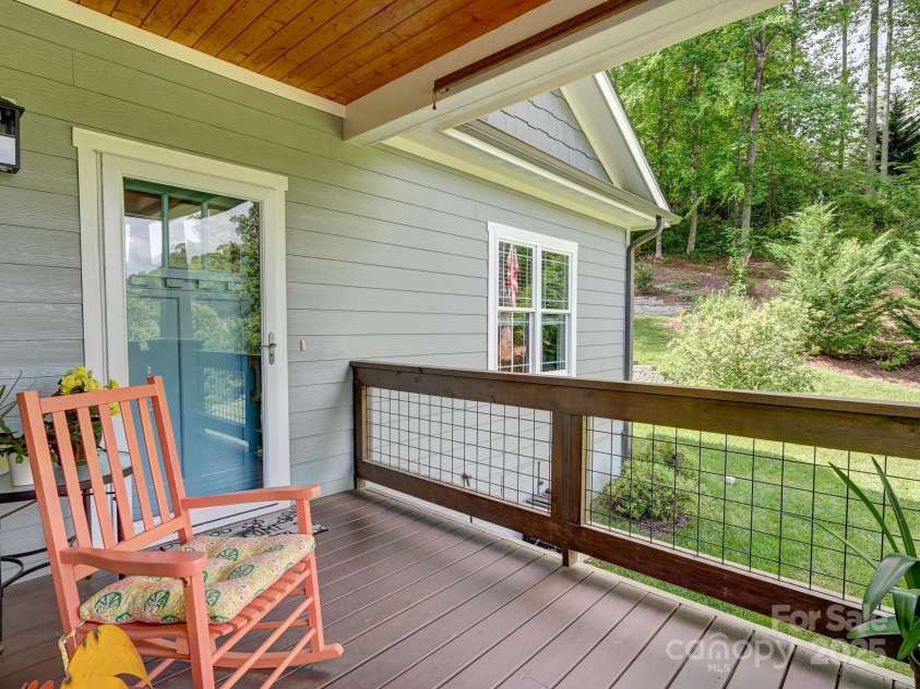 26 Addison Fisher Way, Asheville, NC 28805.  MLS# CAR4262928, YatesRealty ID 20409. 