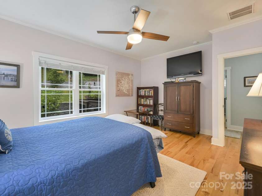 26 Addison Fisher Way, Asheville, NC 28805.  MLS# CAR4262928, YatesRealty ID 20409. 