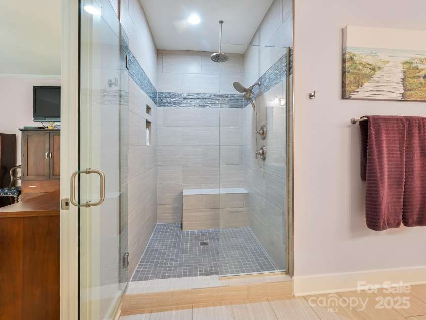 26 Addison Fisher Way, Asheville, NC 28805.  MLS# CAR4262928, YatesRealty ID 20409. 