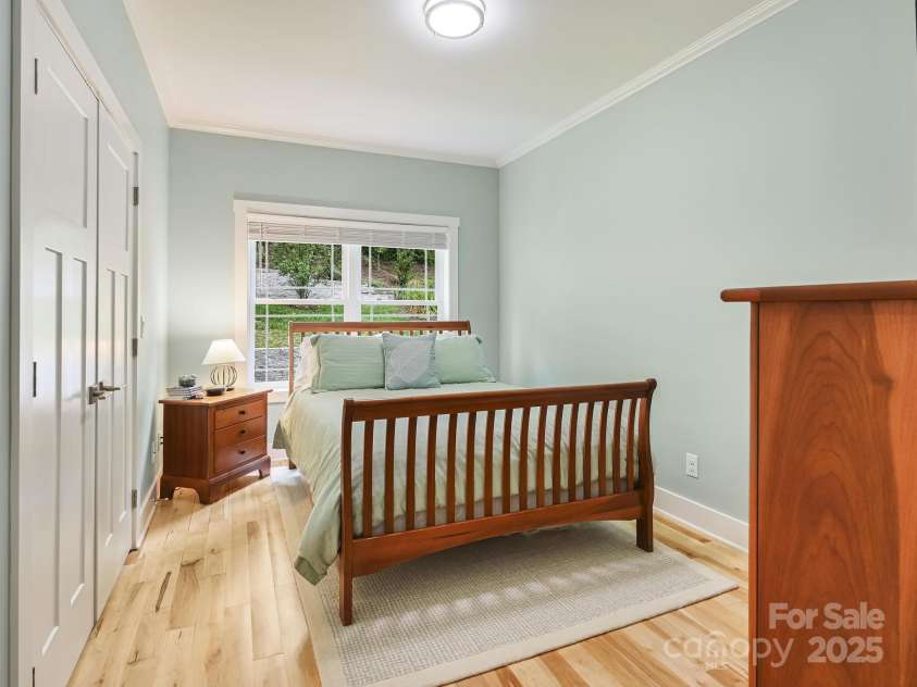 26 Addison Fisher Way, Asheville, NC 28805.  MLS# CAR4262928, YatesRealty ID 20409. 