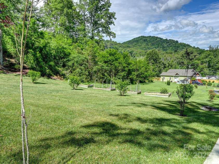 26 Addison Fisher Way, Asheville, NC 28805.  MLS# CAR4262928, YatesRealty ID 20409. 