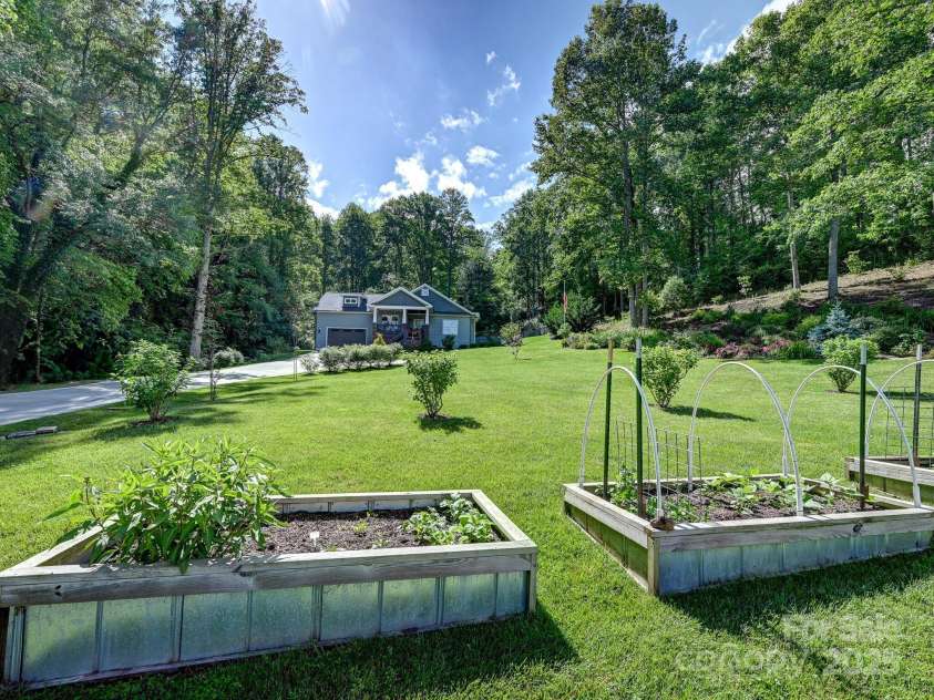 26 Addison Fisher Way, Asheville, NC 28805.  MLS# CAR4262928, YatesRealty ID 20409. 