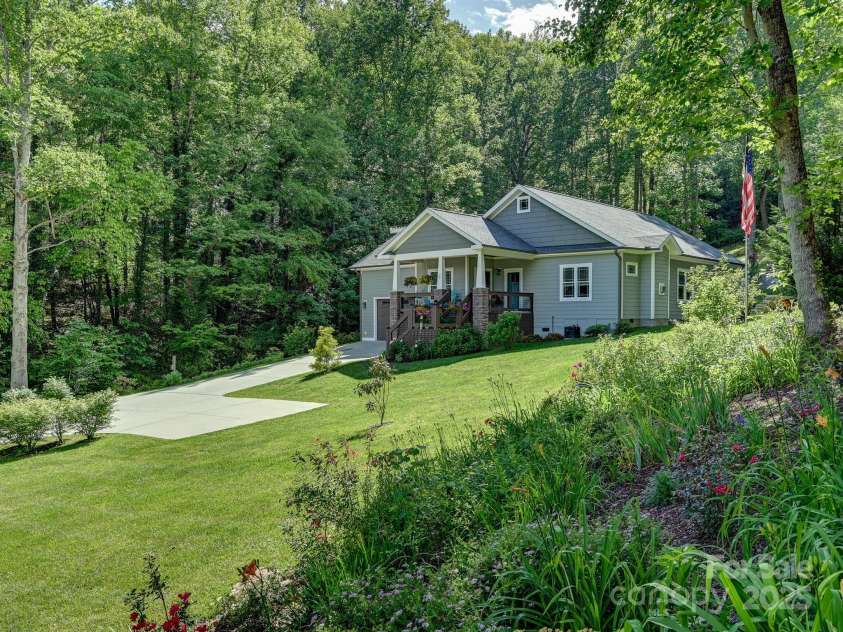 26 Addison Fisher Way, Asheville, NC 28805.  MLS# CAR4262928, YatesRealty ID 20409. 