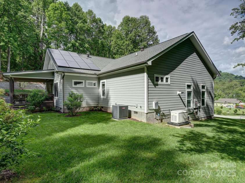 26 Addison Fisher Way, Asheville, NC 28805.  MLS# CAR4262928, YatesRealty ID 20409. 