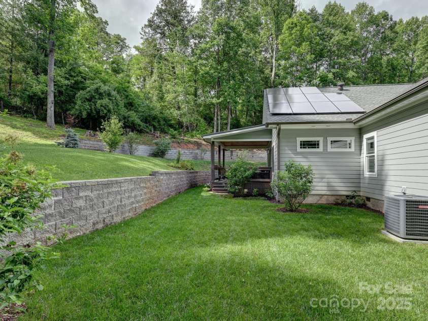 26 Addison Fisher Way, Asheville, NC 28805.  MLS# CAR4262928, YatesRealty ID 20409. 