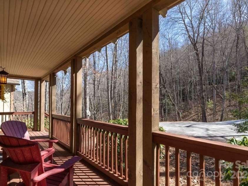 31 Whispering Falls Court, Tuckasegee, NC 28783.  MLS# CAR4234126, YatesRealty ID 2041. 