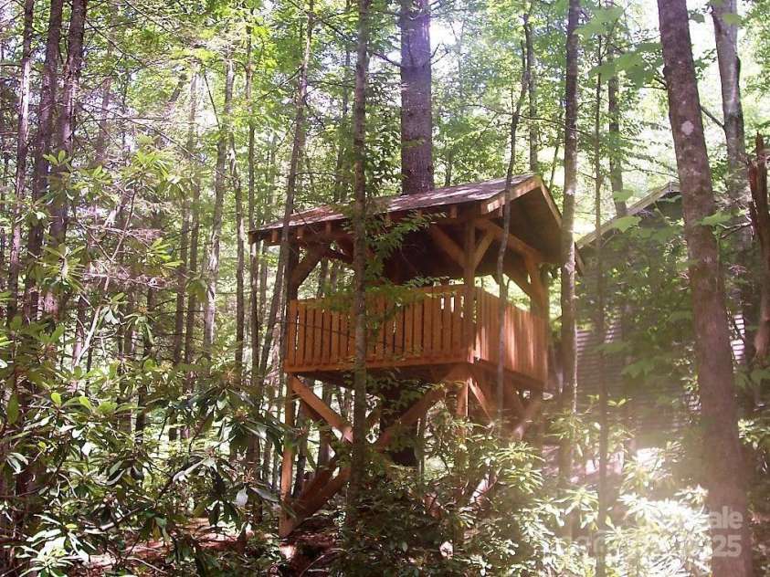 31 Whispering Falls Court, Tuckasegee, NC 28783.  MLS# CAR4234126, YatesRealty ID 2041. 