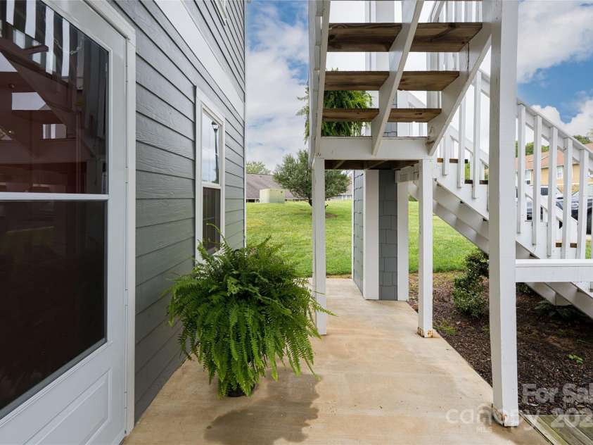 4805 Breakers Lane, Asheville, NC 28806.  MLS# CAR4307390, YatesRealty ID 2041. Front porch of Unit 4805