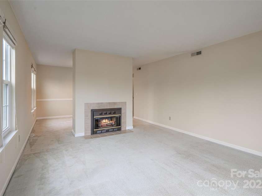 4805 Breakers Lane, Asheville, NC 28806.  MLS# CAR4307390, YatesRealty ID 2041. Living / Family area