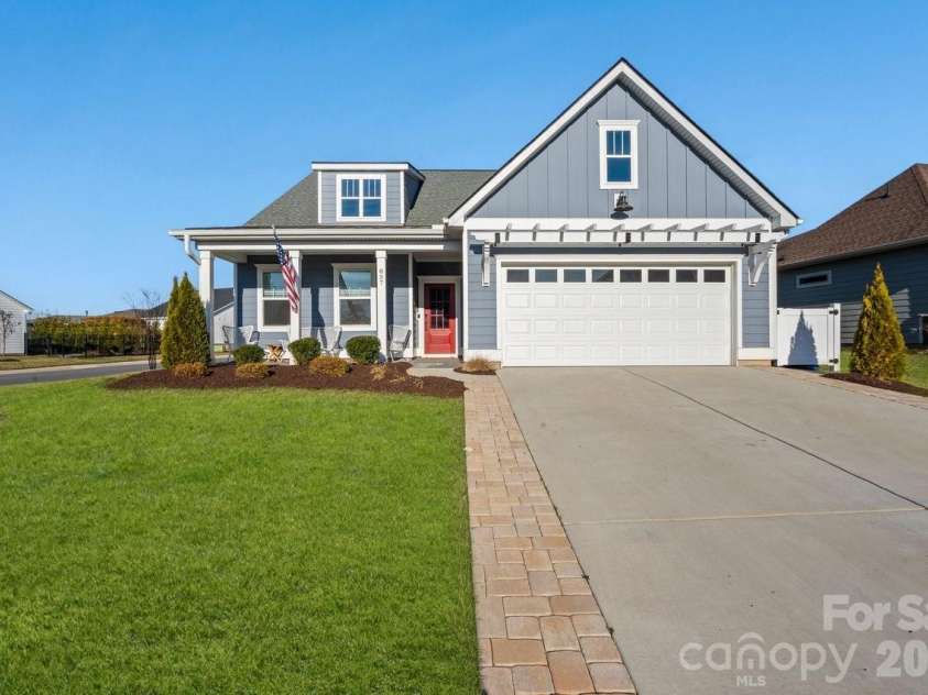857 Black Beard Drive, Denver, NC 28037.  MLS# CAR4329877, YatesRealty ID 2041. 