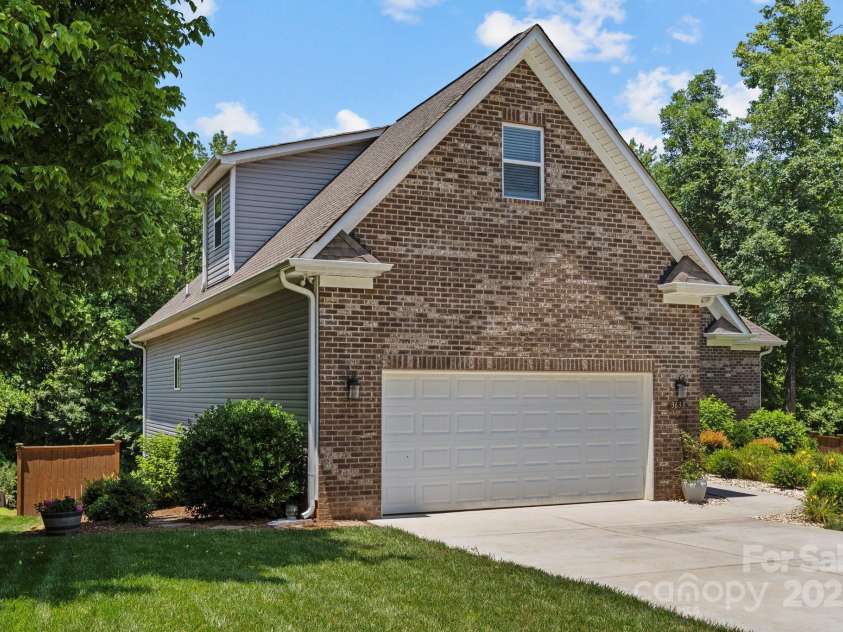 3633 Longpond Lane, Monroe, NC 28110.  MLS# CAR4267691, YatesRealty ID 20410. 