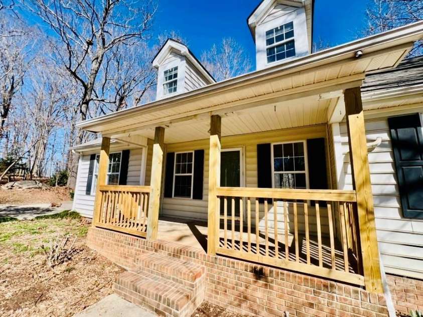 177 Highland Woods Court, Denver, NC 28037.  MLS# CAR4222769, YatesRealty ID 20413. 