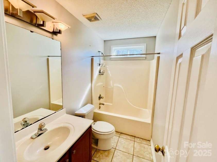 177 Highland Woods Court, Denver, NC 28037.  MLS# CAR4222769, YatesRealty ID 20413. 