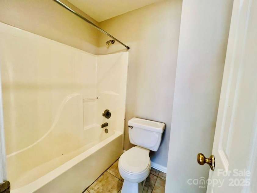 177 Highland Woods Court, Denver, NC 28037.  MLS# CAR4222769, YatesRealty ID 20413. 