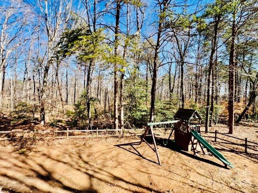 177 Highland Woods Court, Denver, NC 28037.  MLS# CAR4222769, YatesRealty ID 20413. 