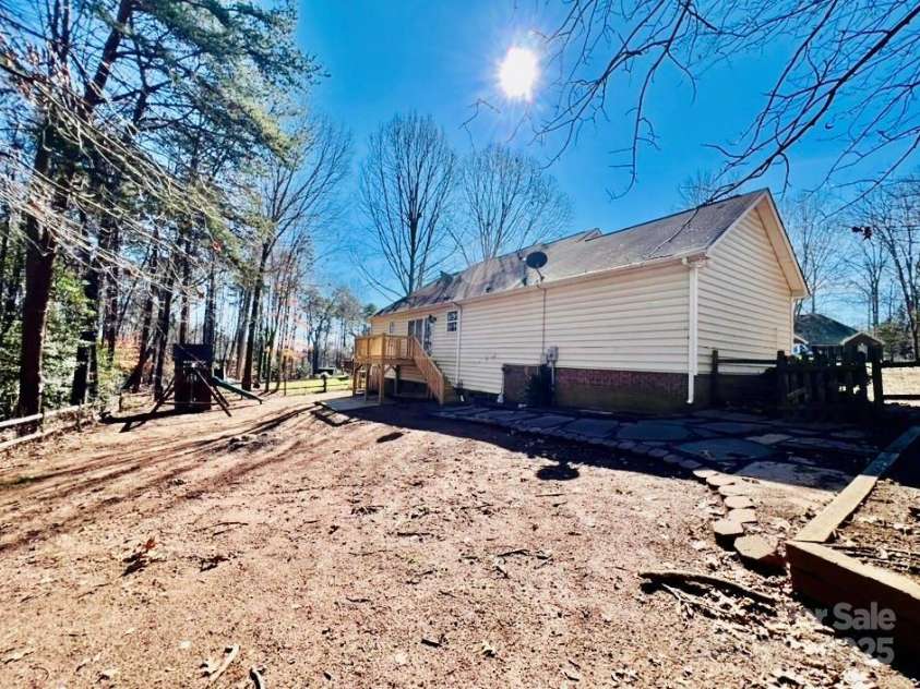 177 Highland Woods Court, Denver, NC 28037.  MLS# CAR4222769, YatesRealty ID 20413. 