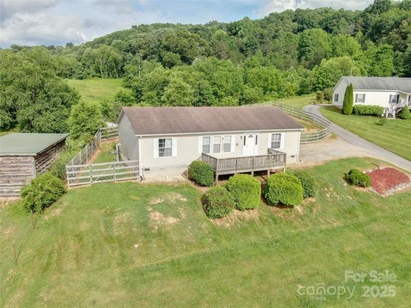 49 Perseverance Drive, Canton, NC 28716.  MLS# CAR4259278, YatesRealty ID 20414. 