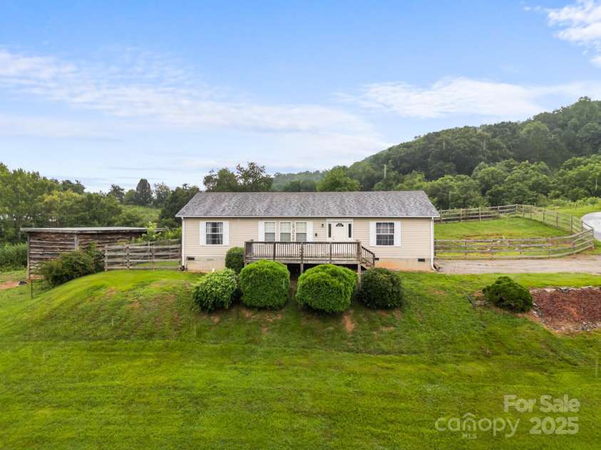 49 Perseverance Drive, Canton, NC 28716.  MLS# CAR4259278, YatesRealty ID 20414. 