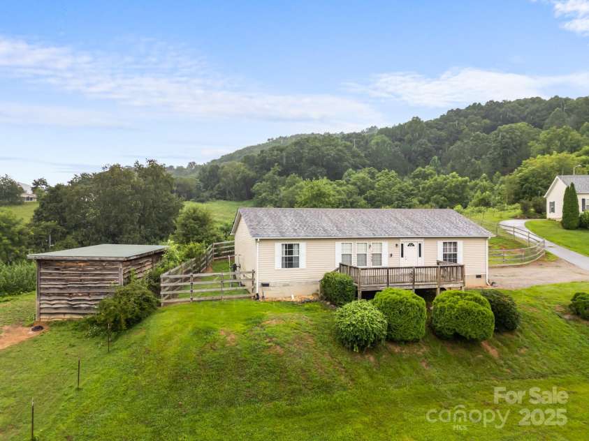 49 Perseverance Drive, Canton, NC 28716.  MLS# CAR4259278, YatesRealty ID 20414. 