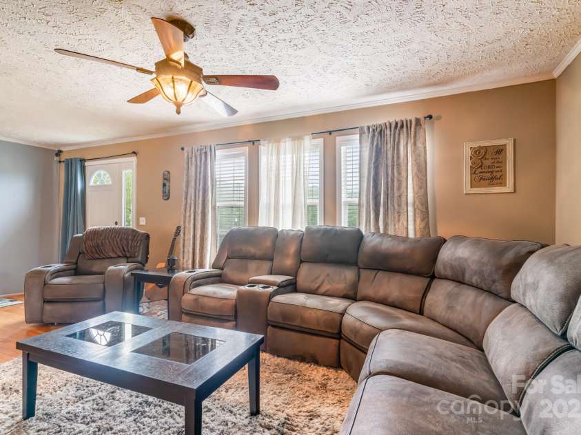 49 Perseverance Drive, Canton, NC 28716.  MLS# CAR4259278, YatesRealty ID 20414. 