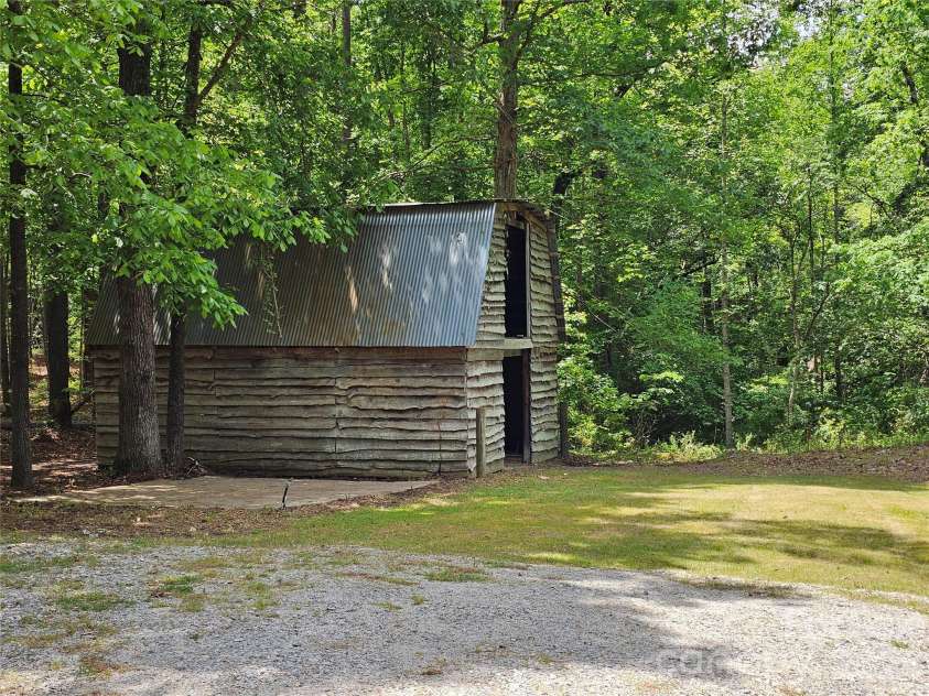 5692 Brooklyn Road, Great Falls, SC 29055.  MLS# CAR4377472, YatesRealty ID 20415. 
