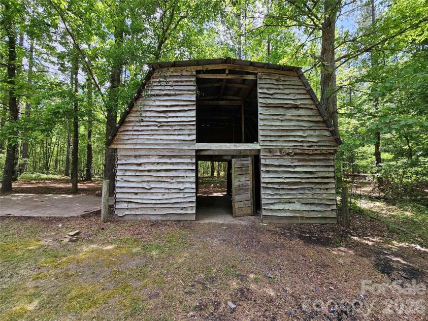 5692 Brooklyn Road, Great Falls, SC 29055.  MLS# CAR4377472, YatesRealty ID 20415. 