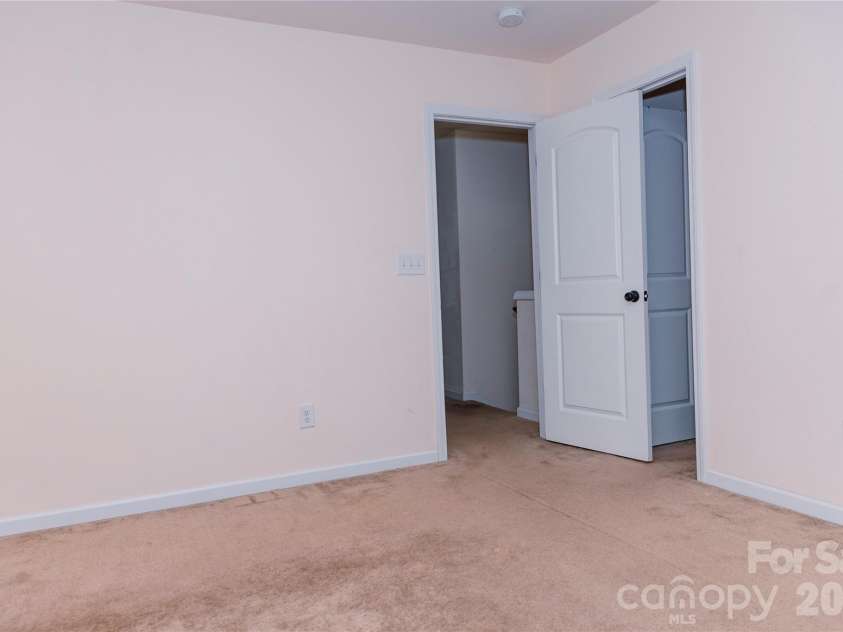 10443 Benfield Road, Charlotte, NC 28269.  MLS# CAR4380013, YatesRealty ID 20416. 