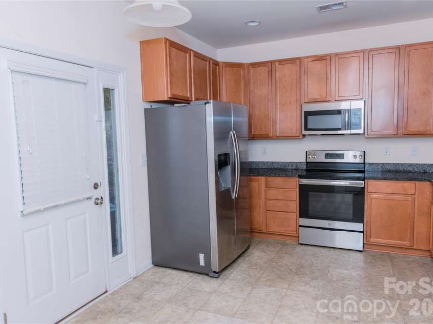 10443 Benfield Road, Charlotte, NC 28269.  MLS# CAR4380013, YatesRealty ID 20416. Kitchen