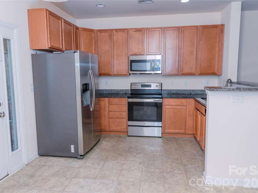 10443 Benfield Road, Charlotte, NC 28269.  MLS# CAR4380013, YatesRealty ID 20416. Kitchen