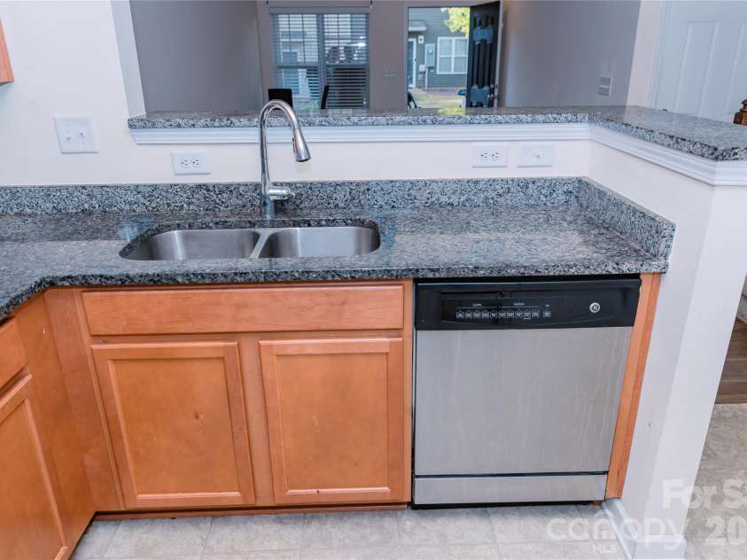 10443 Benfield Road, Charlotte, NC 28269.  MLS# CAR4380013, YatesRealty ID 20416. Kitchen