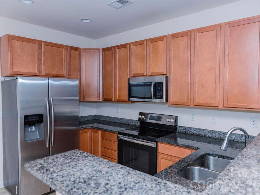 10443 Benfield Road, Charlotte, NC 28269.  MLS# CAR4380013, YatesRealty ID 20416. Kitchen