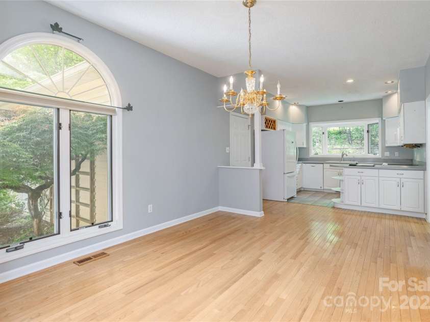 54 Wintergreen Drive, Brevard, NC 28712.  MLS# CAR4255906, YatesRealty ID 20417. 