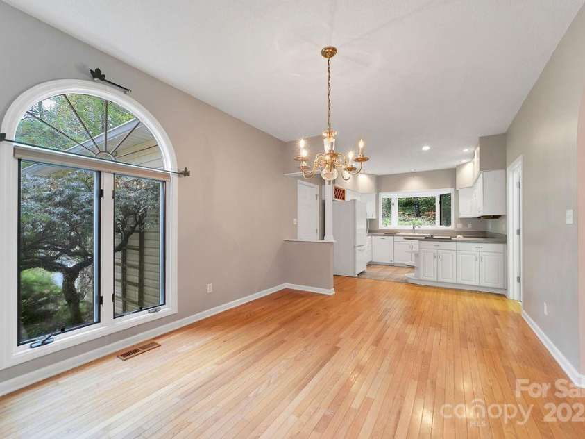 54 Wintergreen Drive, Brevard, NC 28712.  MLS# CAR4306705, YatesRealty ID 20417. 