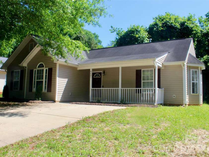 4621 Victory Lane, Charlotte, NC 28269.  MLS# CAR4375490, YatesRealty ID 20418. 