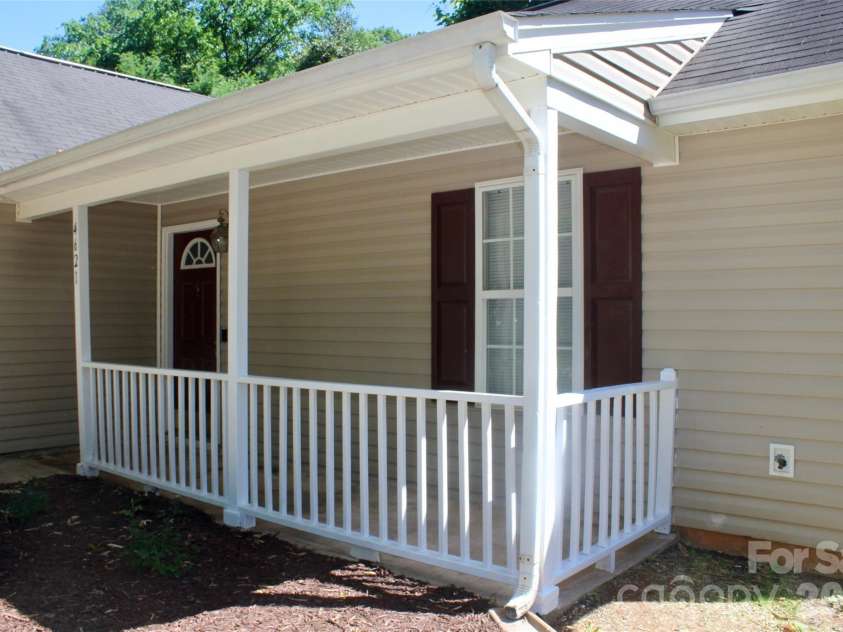 4621 Victory Lane, Charlotte, NC 28269.  MLS# CAR4375490, YatesRealty ID 20418. 
