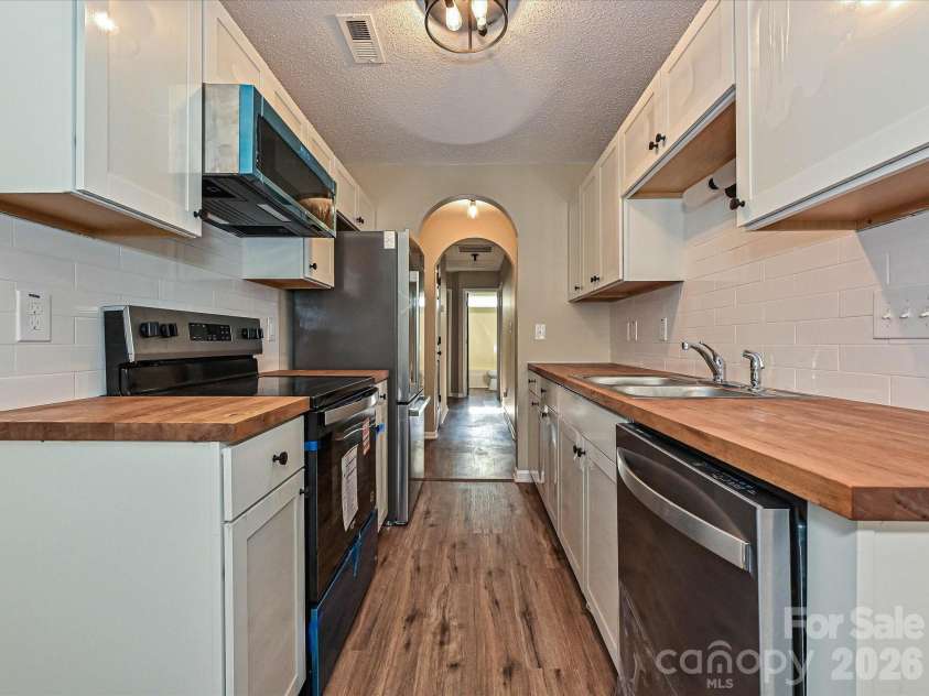 4621 Victory Lane, Charlotte, NC 28269.  MLS# CAR4425052, YatesRealty ID 20418. 