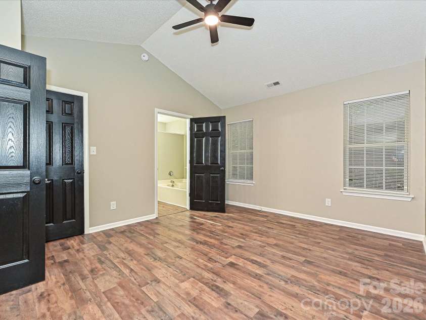 4621 Victory Lane, Charlotte, NC 28269.  MLS# CAR4425052, YatesRealty ID 20418. 