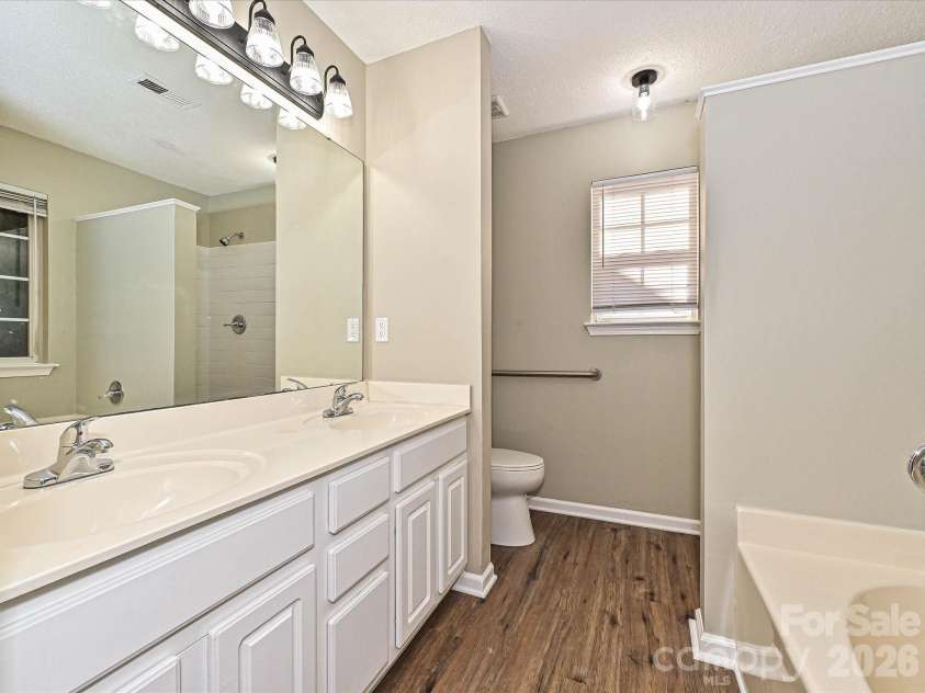 4621 Victory Lane, Charlotte, NC 28269.  MLS# CAR4425052, YatesRealty ID 20418. 